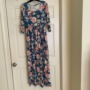 Floral maxi dress perfect for fall